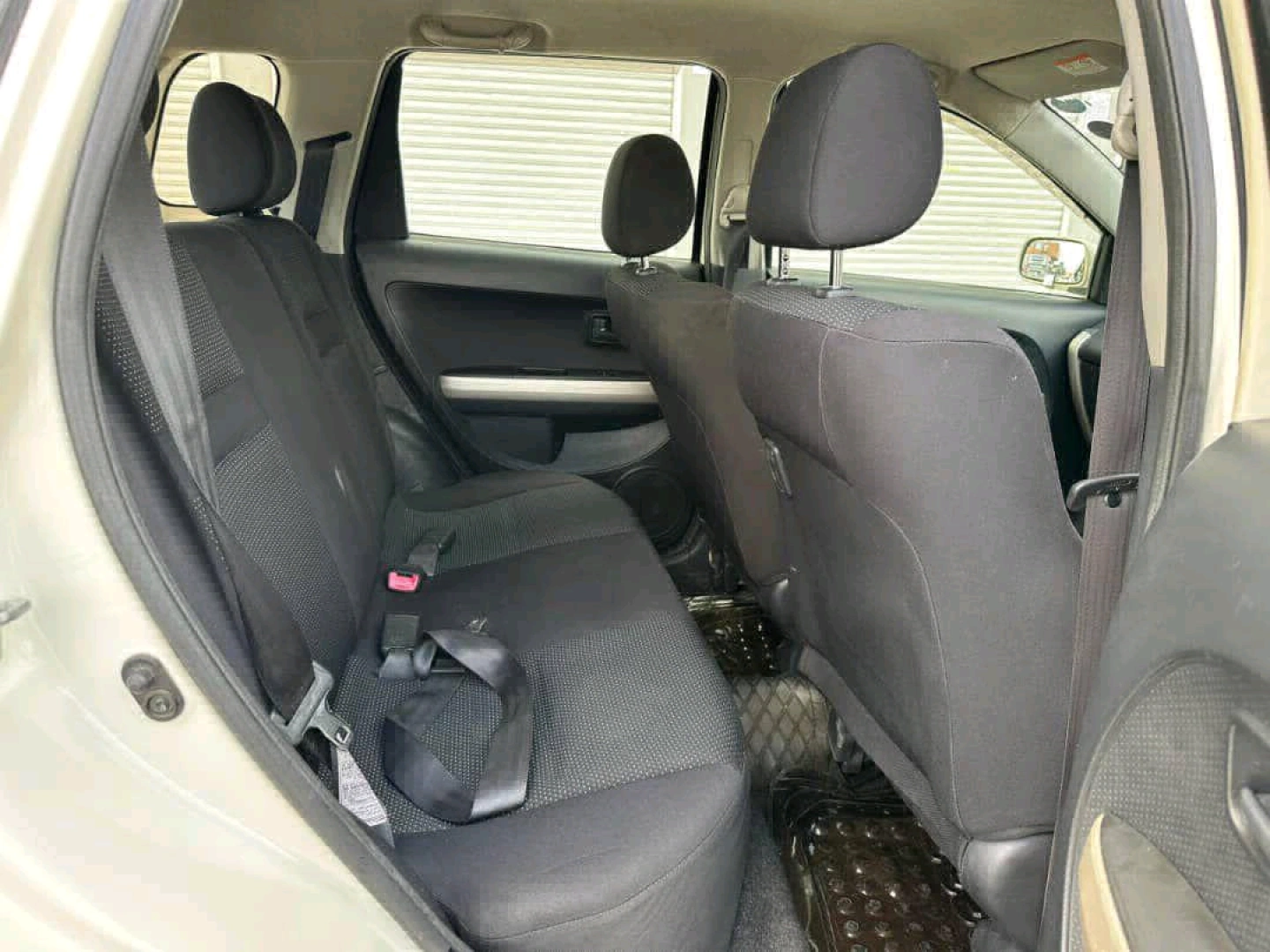 Toyota IST 2005 Pearl White thumbnail 8
