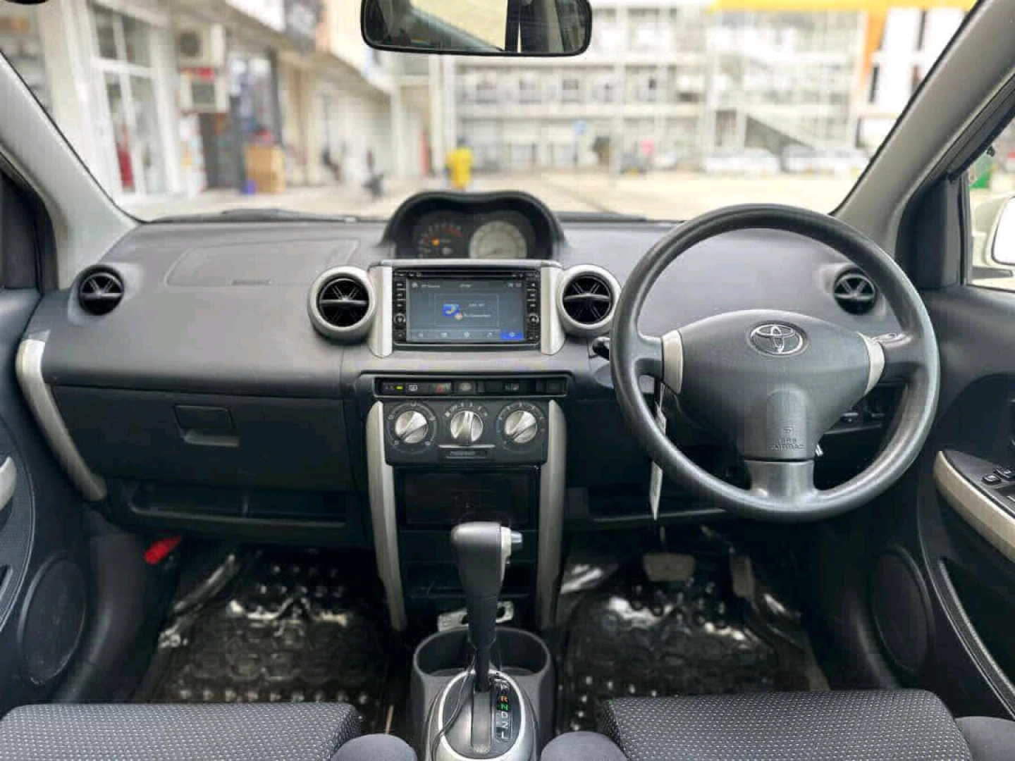 Toyota IST 2005 Pearl White thumbnail 9