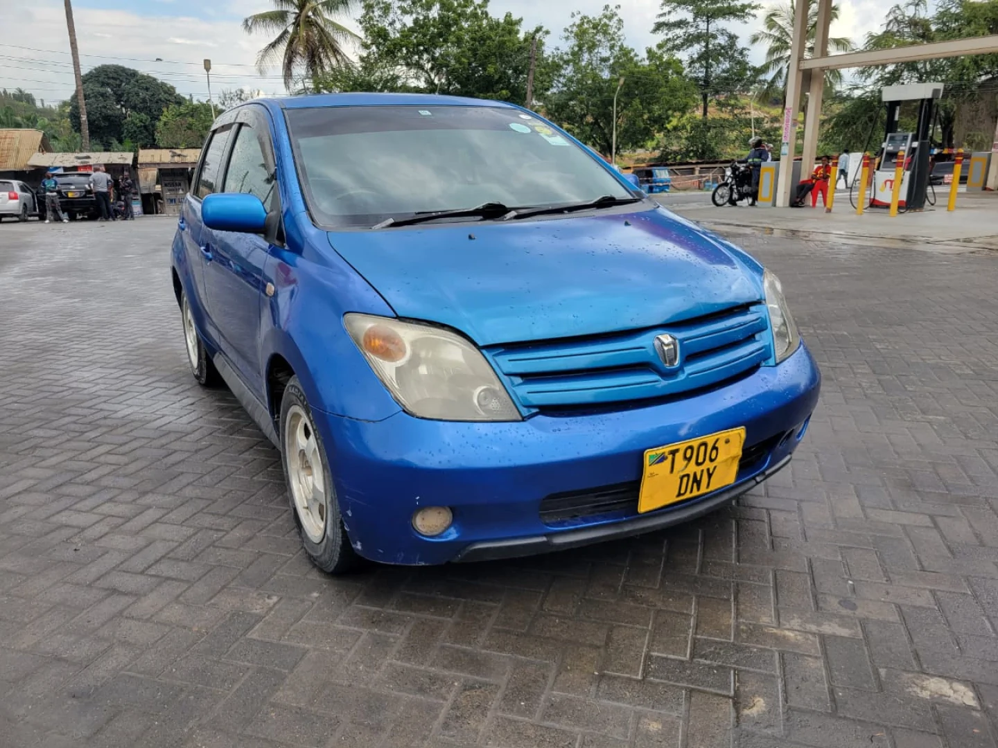 Blue Toyota Ist DNY for Sale thumbnail 2