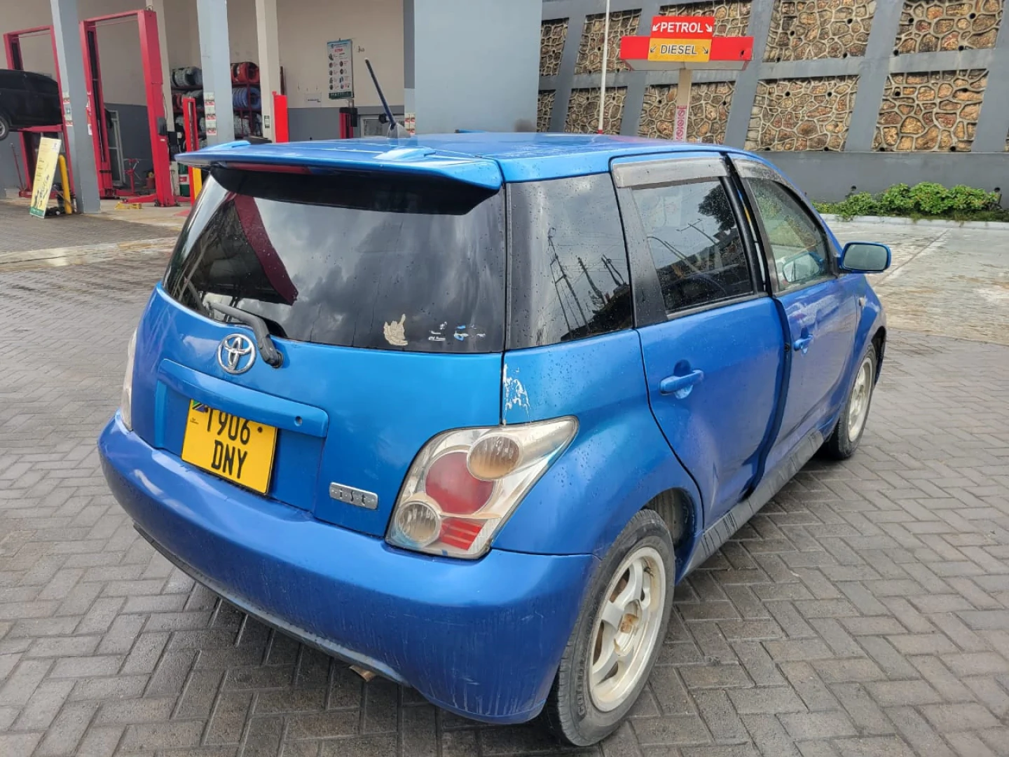 Blue Toyota Ist DNY for Sale thumbnail 3
