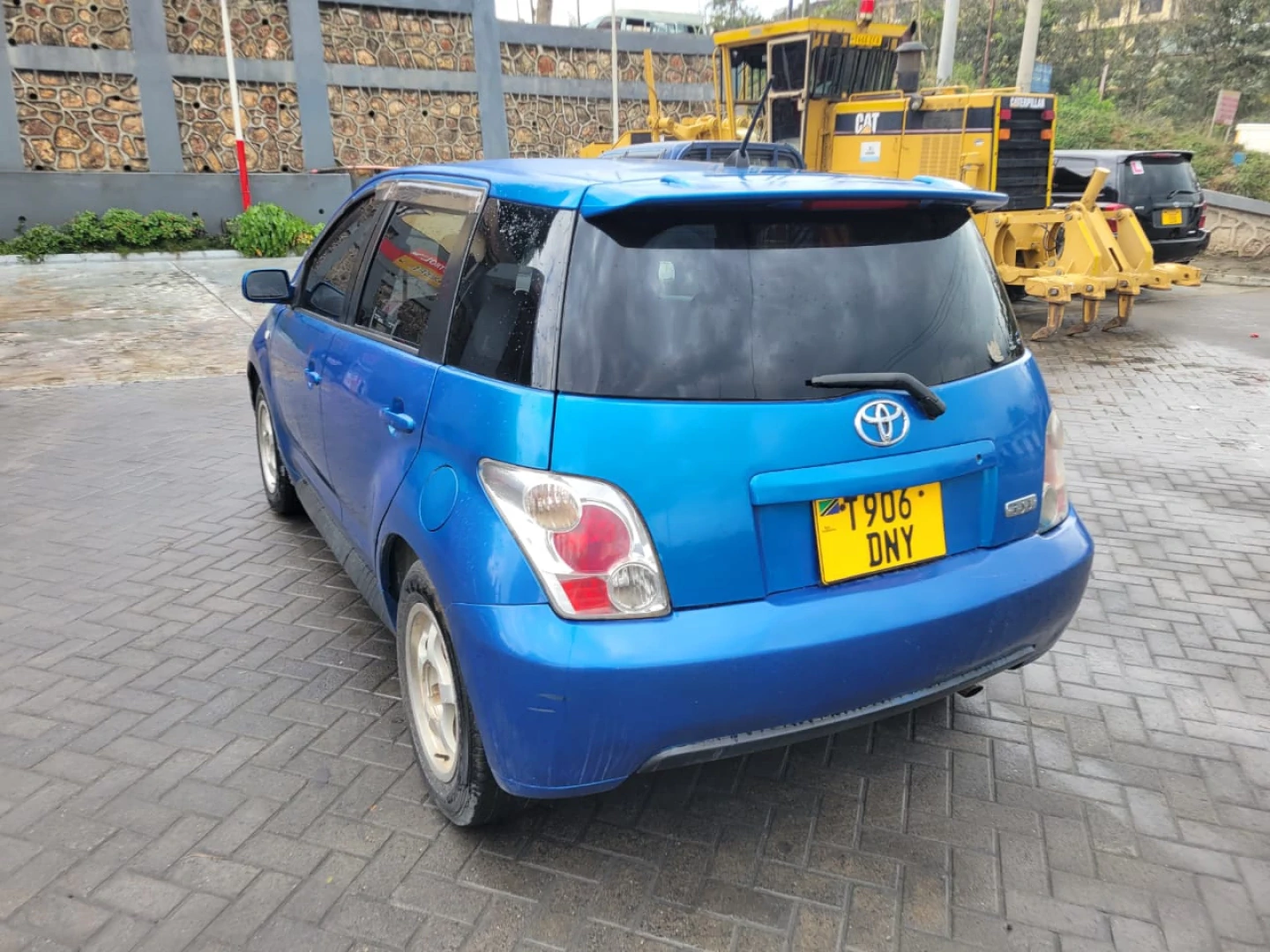Blue Toyota Ist DNY for Sale thumbnail 4