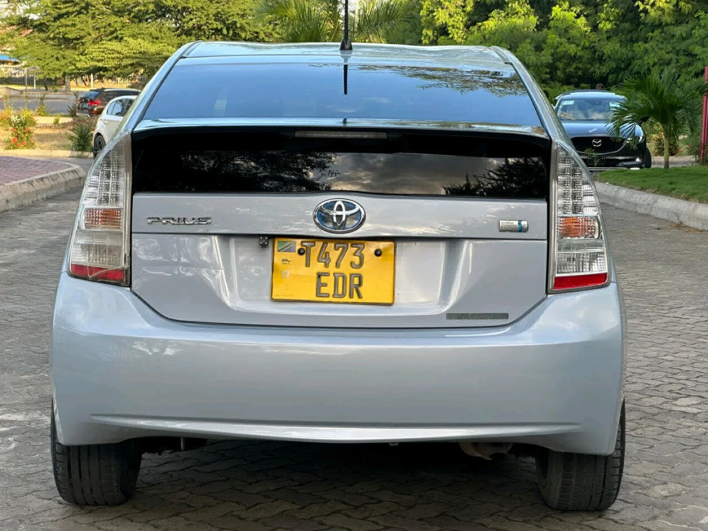 Toyota Prius Hybrid Car thumbnail 2