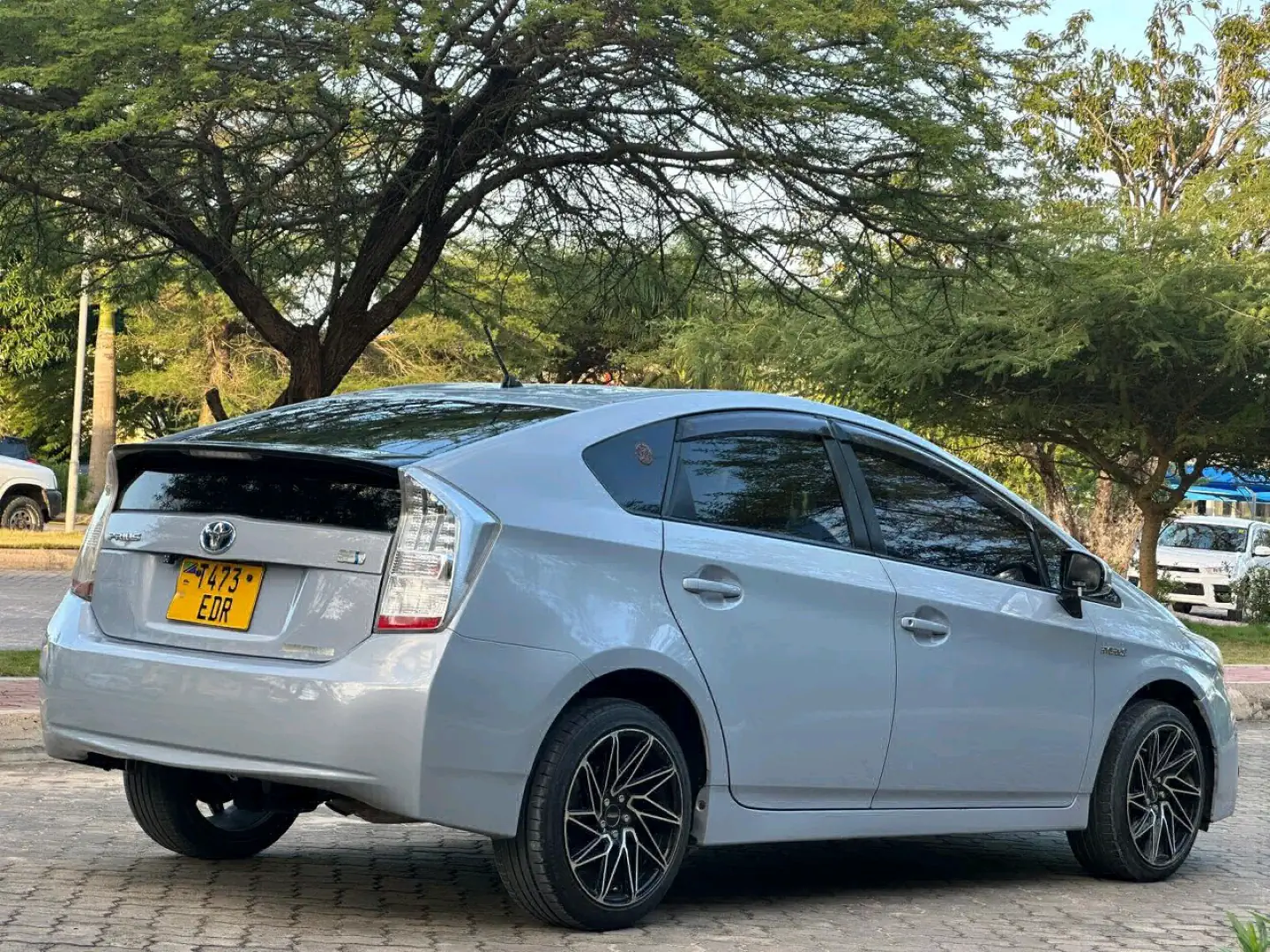 Toyota Prius Hybrid Car thumbnail 3