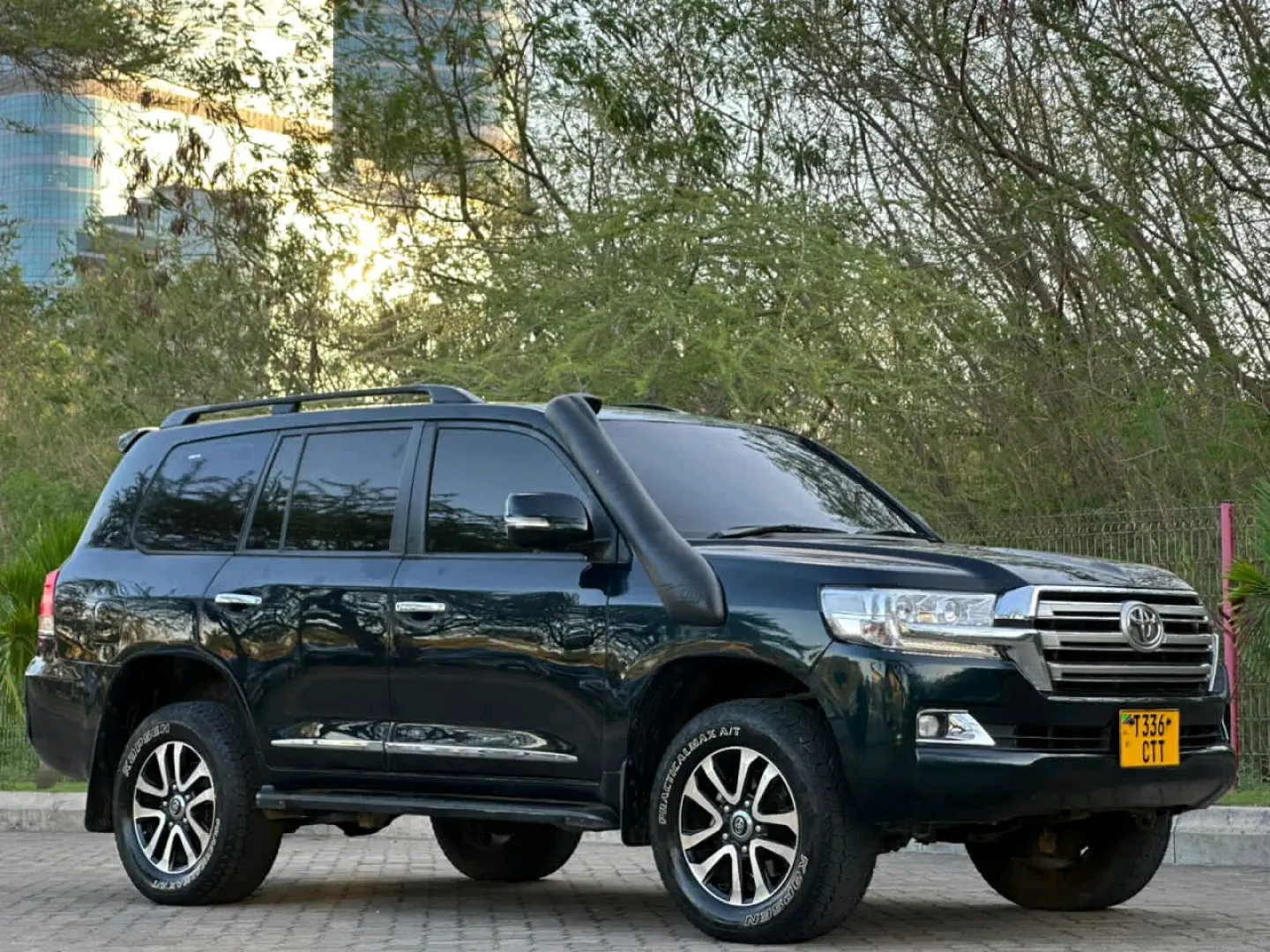 Toyota Land Cruiser V8 2013 Uplifted to 2020 thumbnail 2
