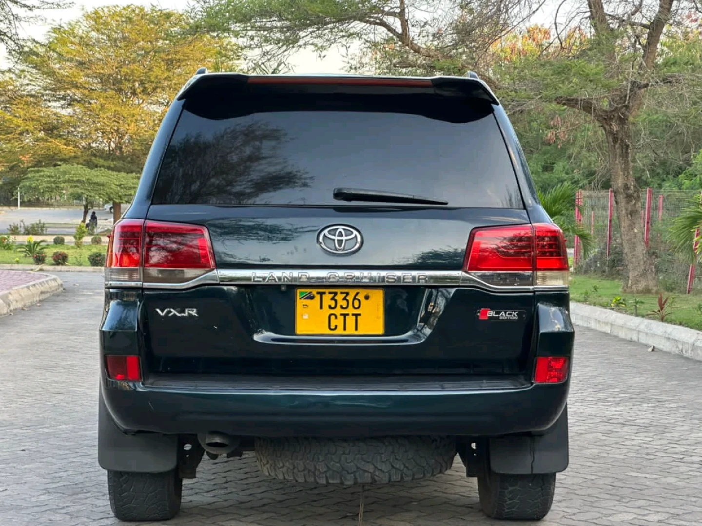 Toyota Land Cruiser V8 2013 Uplifted to 2020 thumbnail 4