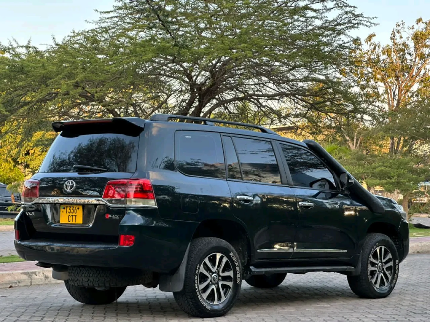 Toyota Land Cruiser V8 2013 Uplifted to 2020 thumbnail 5