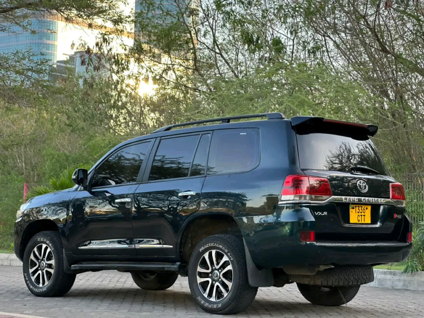 Toyota Land Cruiser V8 2013 Uplifted to 2020 thumbnail 6