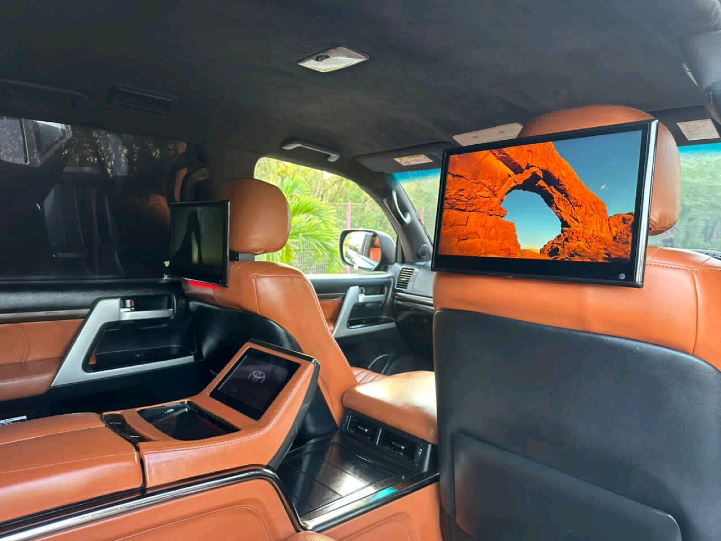 Toyota Land Cruiser V8 2013 Uplifted to 2020 thumbnail 7
