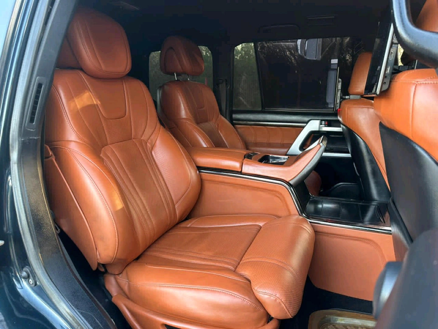 Toyota Land Cruiser V8 2013 Uplifted to 2020 thumbnail 8