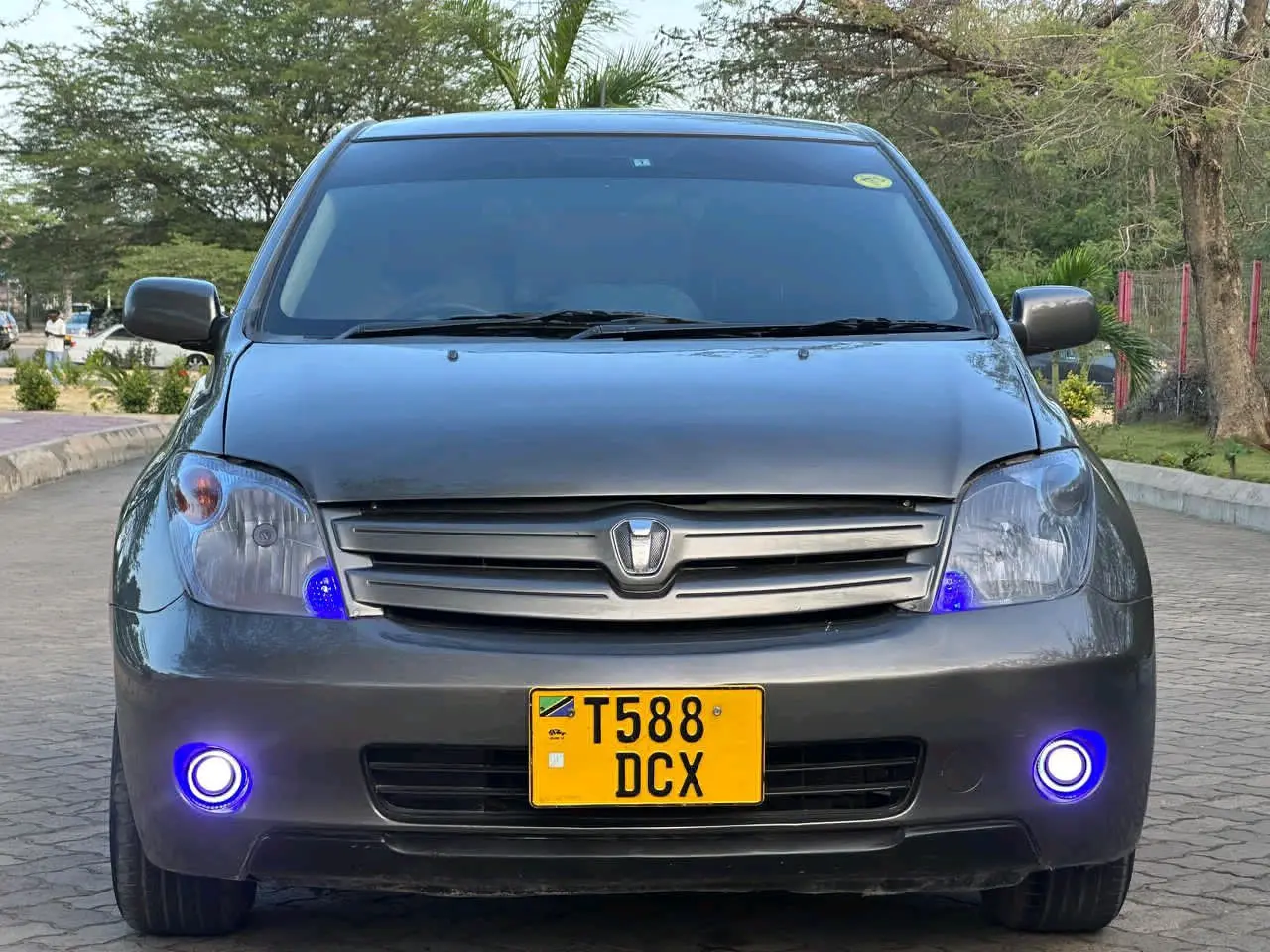 2004 Toyota Ist Grey 1290cc