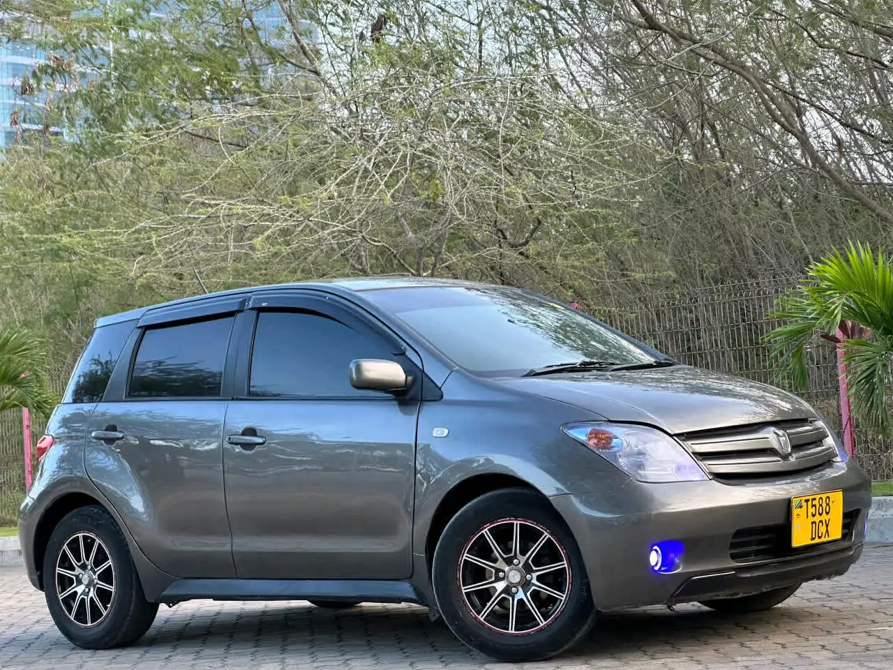 2004 Toyota Ist Grey 1290cc thumbnail 2