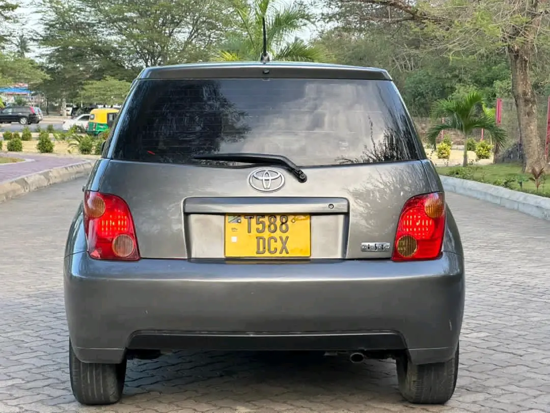2004 Toyota Ist Grey 1290cc thumbnail 3