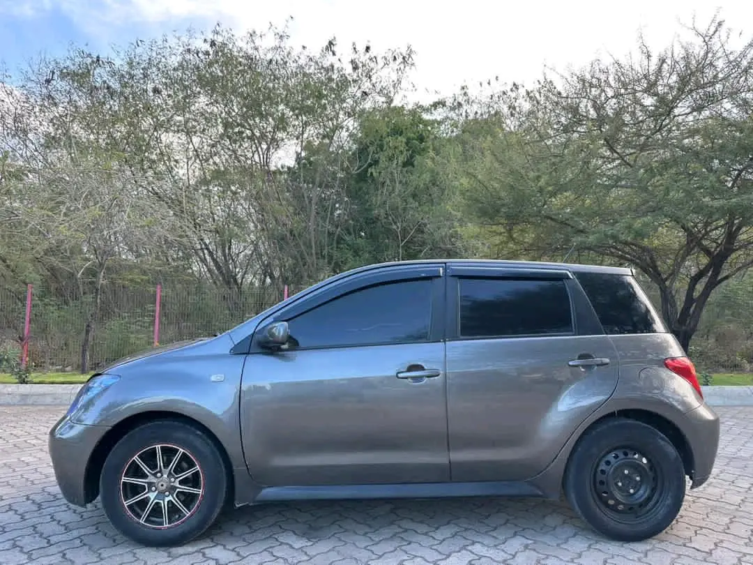 2004 Toyota Ist Grey 1290cc thumbnail 5