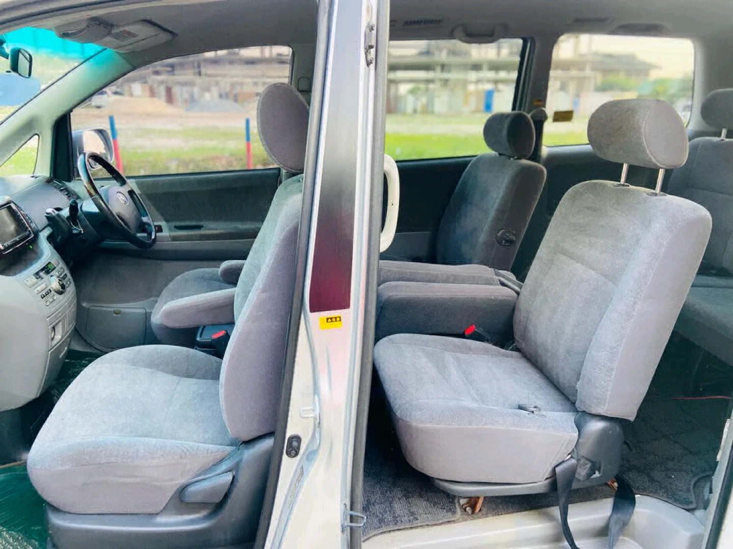 Silver Toyota Noah/Voxy Minivan 1990cc thumbnail 8