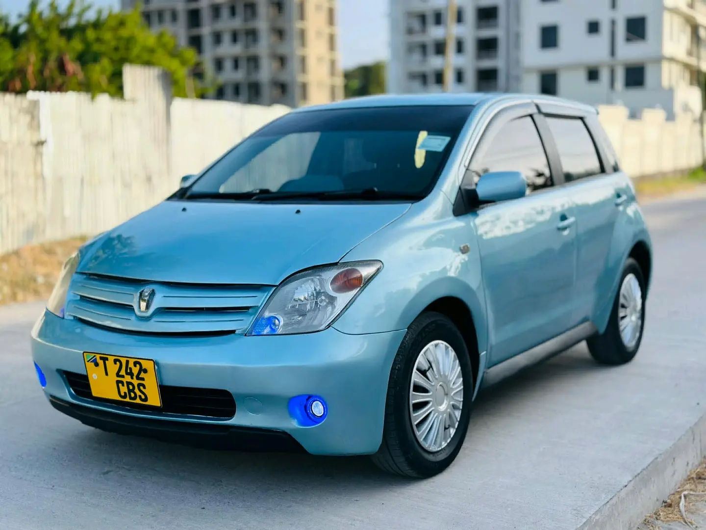 Toyota Ist Hatchback Blue for Sale thumbnail 2