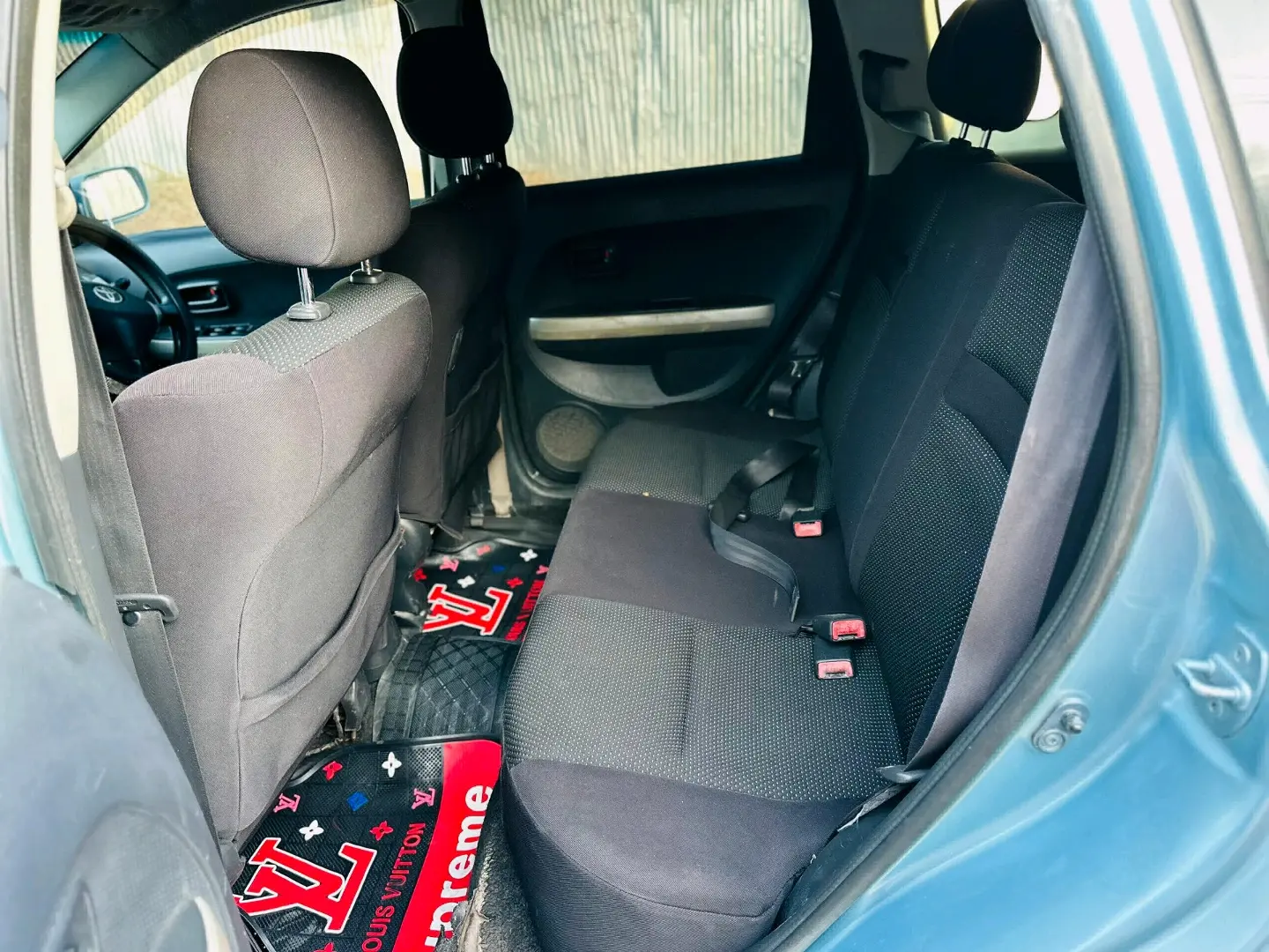 Toyota Ist Hatchback Blue for Sale thumbnail 4