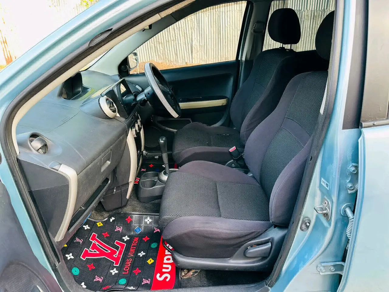 Toyota Ist Hatchback Blue for Sale thumbnail 5