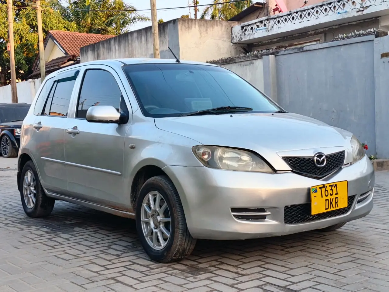 Mazda Demio DKR thumbnail 4