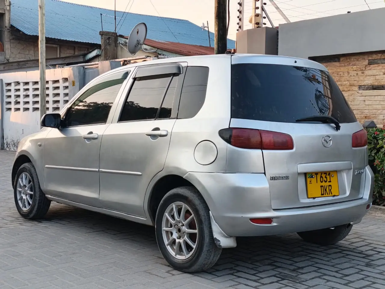Mazda Demio DKR thumbnail 5