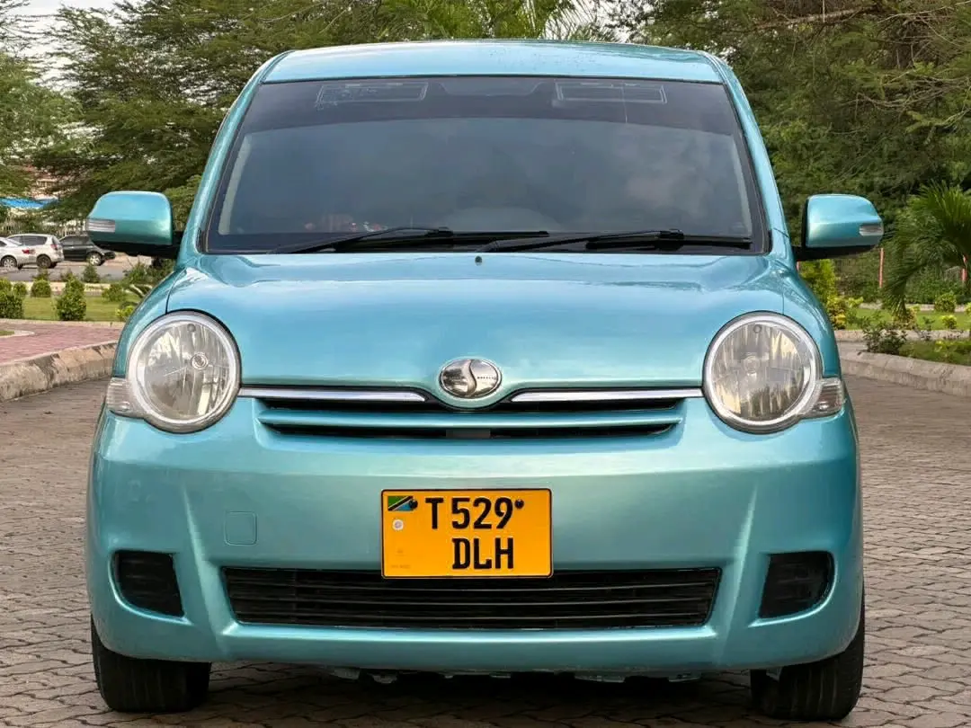 Toyota Sienta Light Blue (DLH)