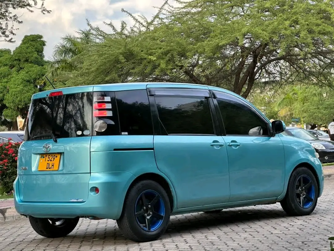 Toyota Sienta Light Blue (DLH) thumbnail 5
