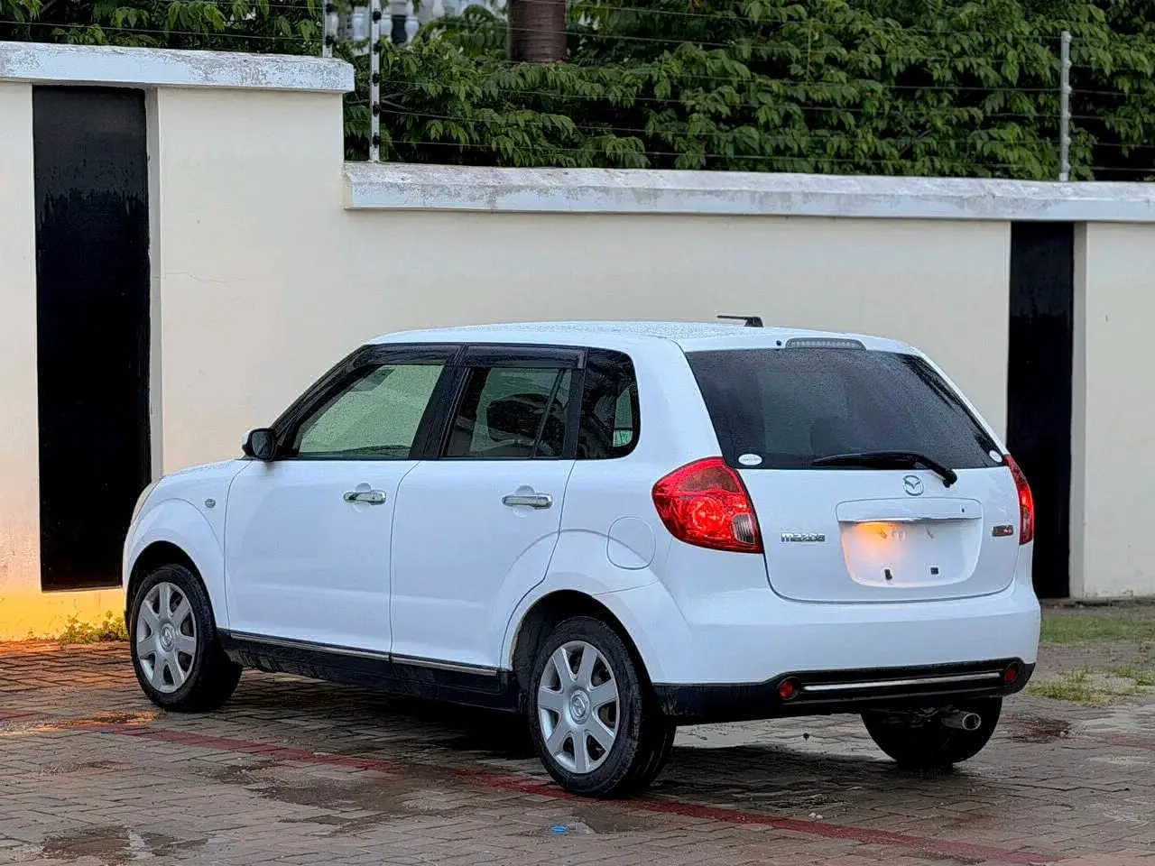 Mazda Verisa 2008 thumbnail 3