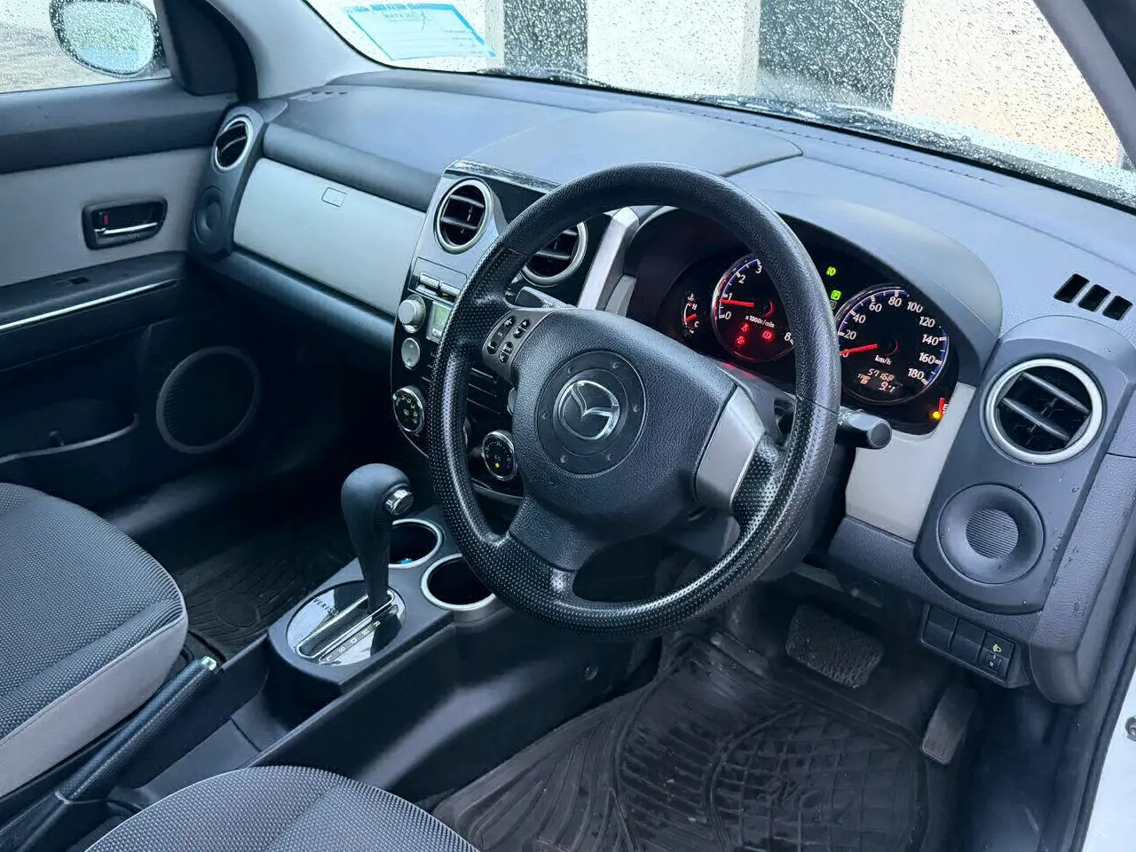 Mazda Verisa 2008 thumbnail 5