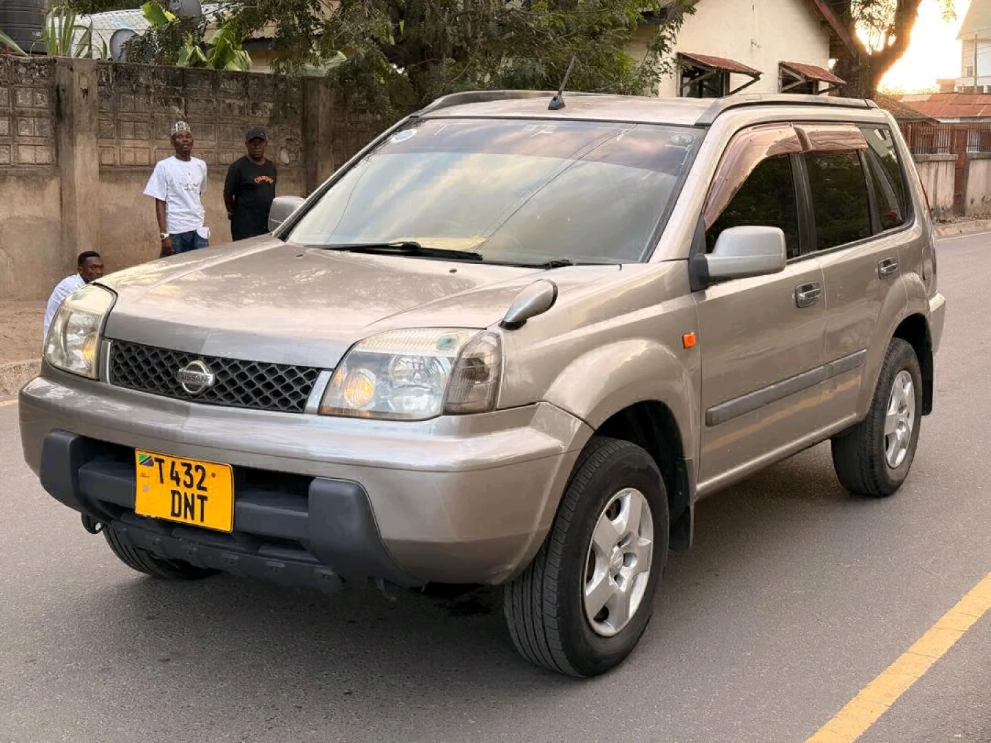 Nissan X-Trail 2004 SUV thumbnail 3