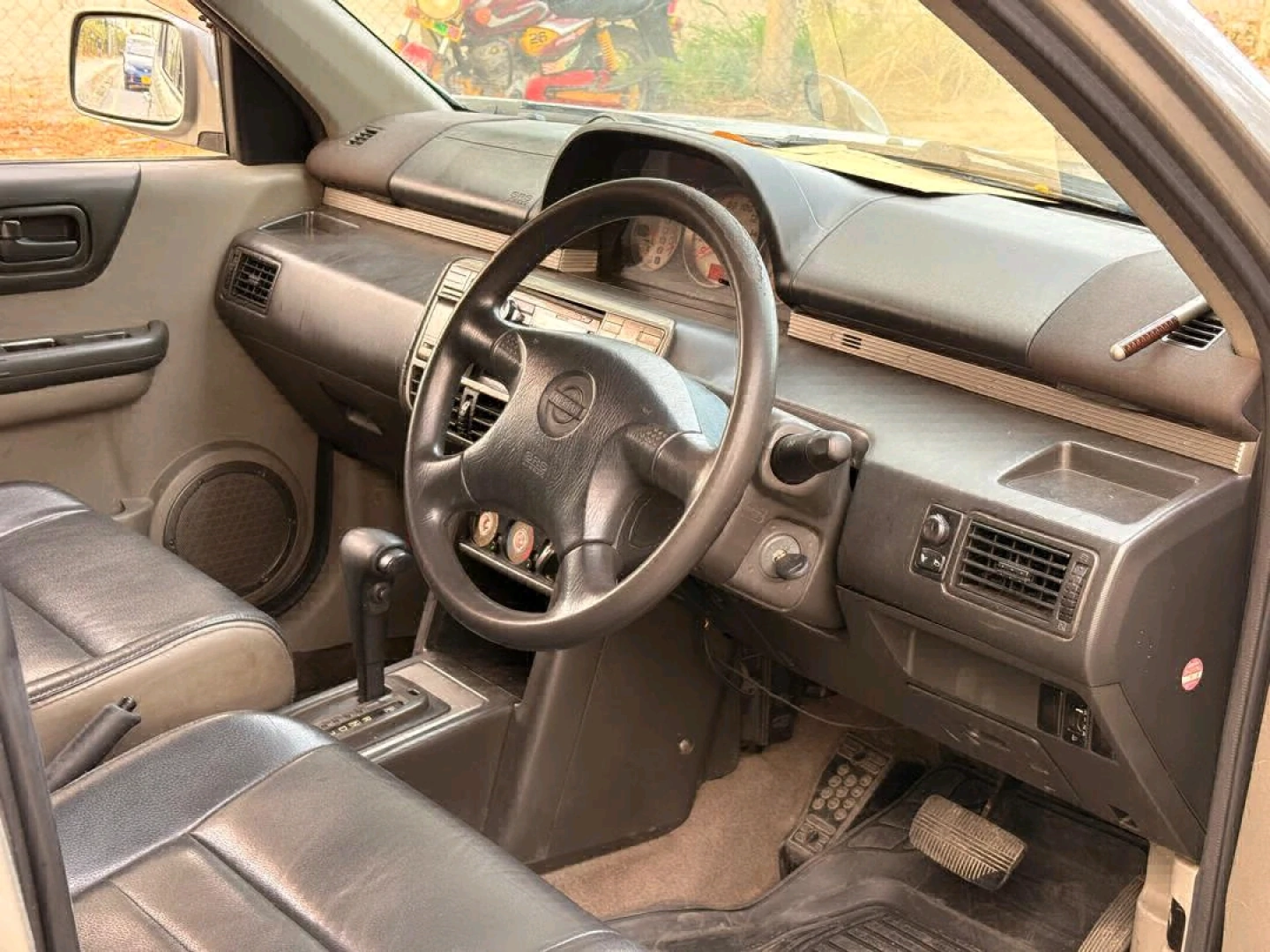 Nissan X-Trail 2004 SUV thumbnail 4