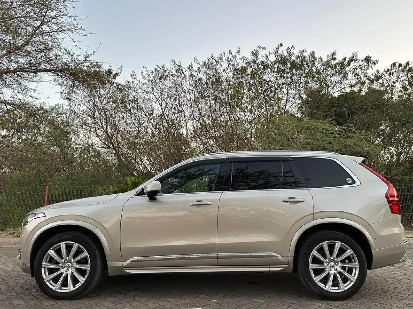 2016 VOLVO XC90 T6 INSCRIPTION SUV thumbnail 4