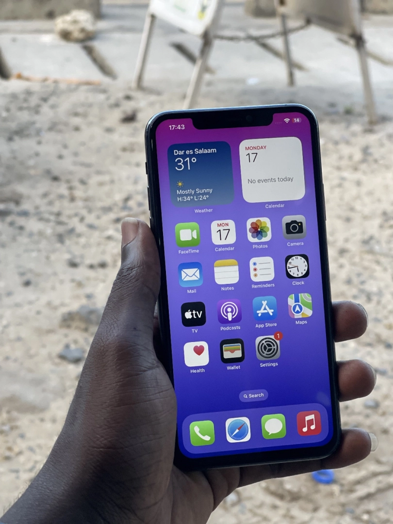 IPhone 11 Pro Max 512GB (Face ID Issue) thumbnail 2