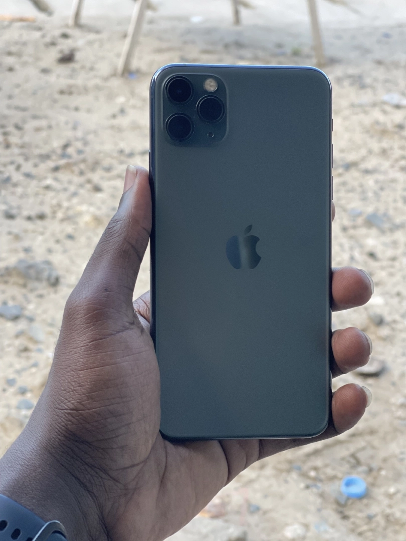 IPhone 11 Pro Max 512GB (Face ID Issue) thumbnail 3