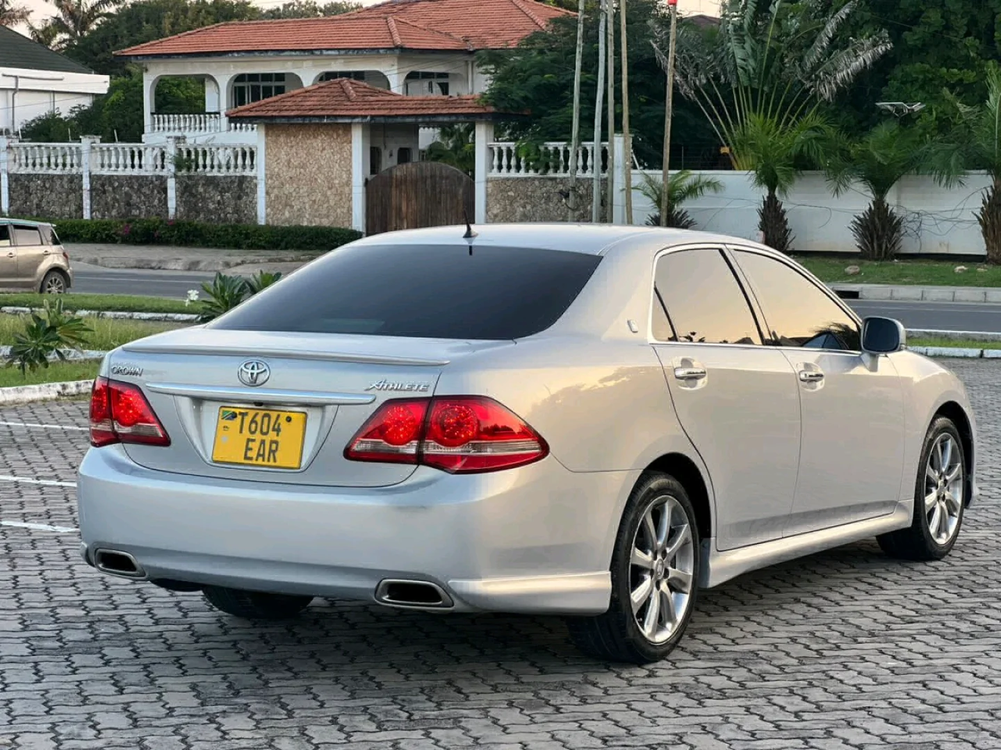 Toyota Crown Sedan 2009 Silver thumbnail 3