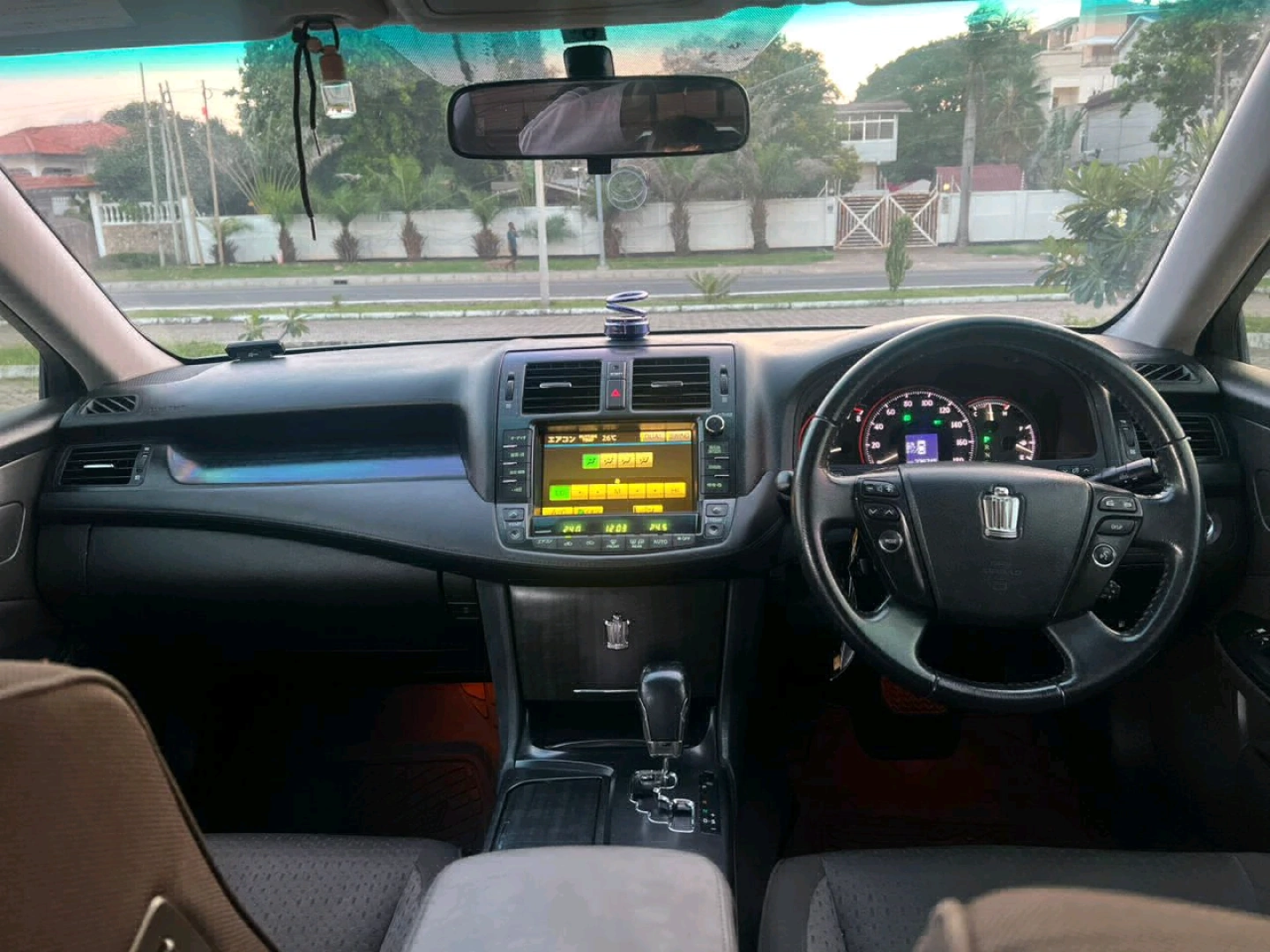 Toyota Crown Sedan 2009 Silver thumbnail 4