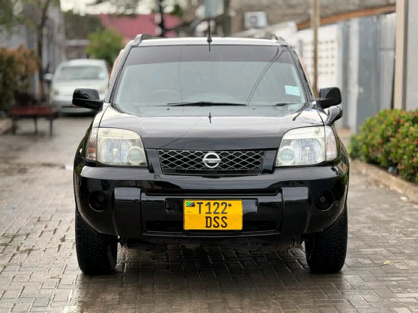 Nissan X-Trail SUV Nyeusi 1990cc