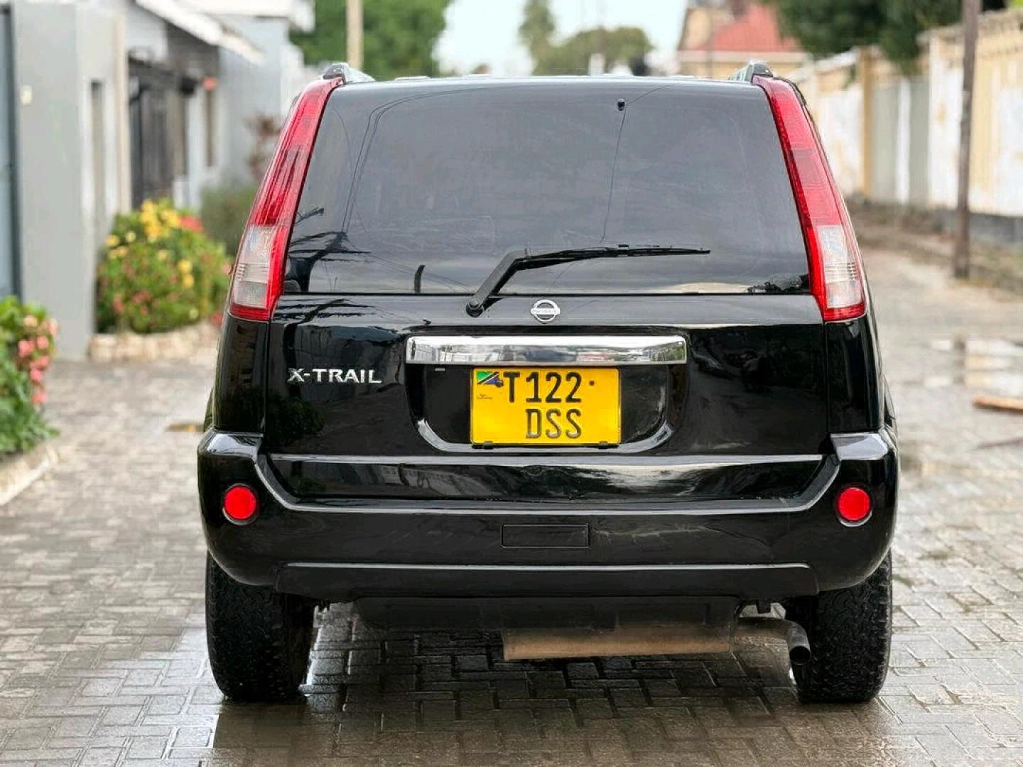 Nissan X-Trail SUV Nyeusi 1990cc thumbnail 2