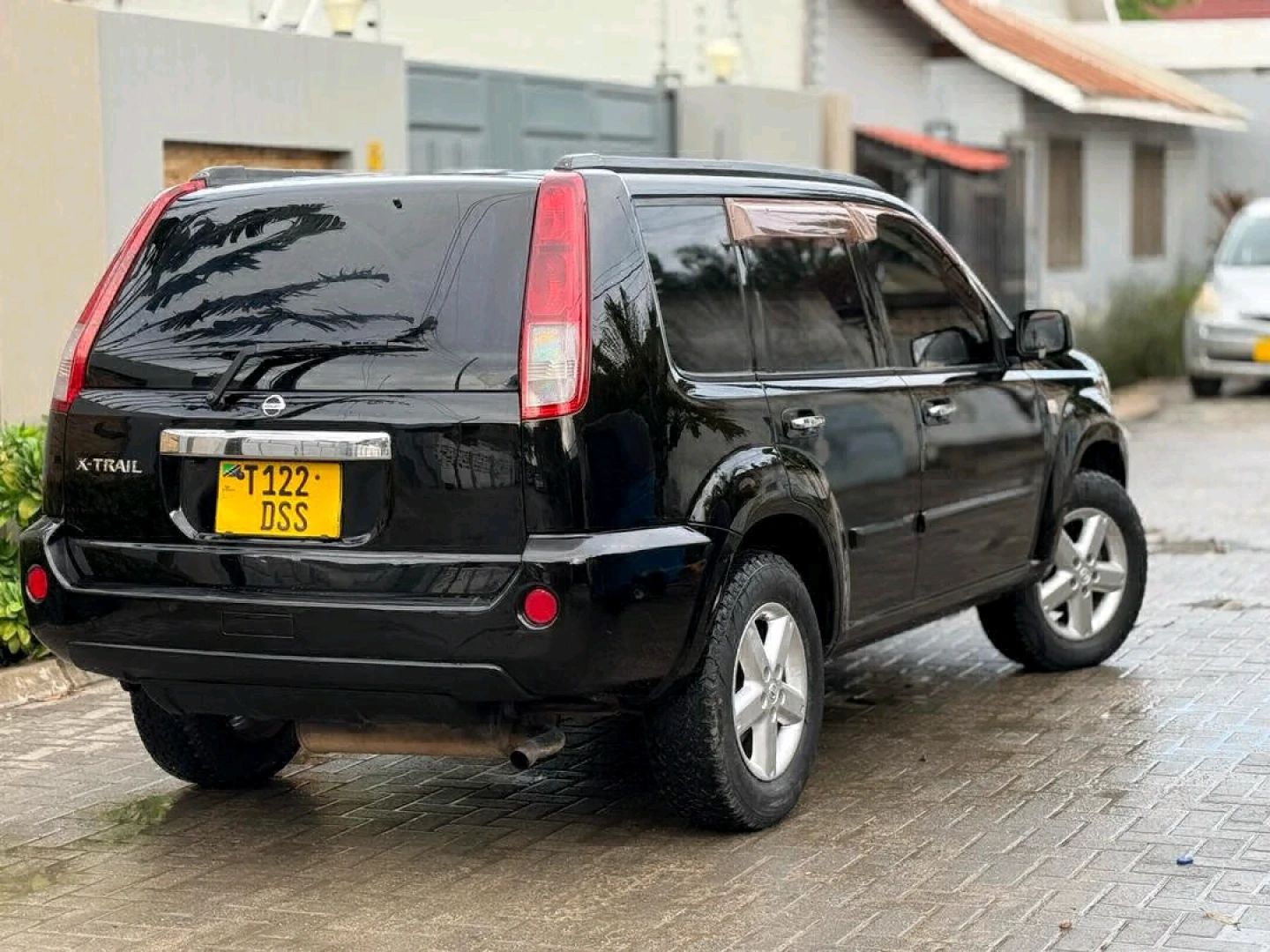 Nissan X-Trail SUV Nyeusi 1990cc thumbnail 3