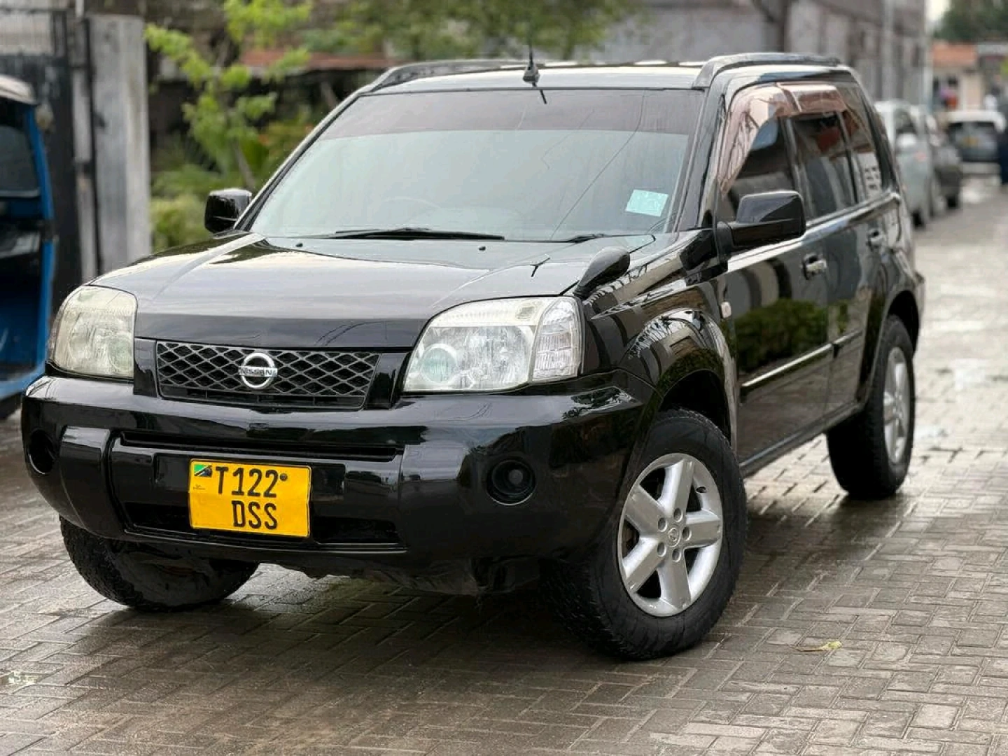 Nissan X-Trail SUV Nyeusi 1990cc thumbnail 4