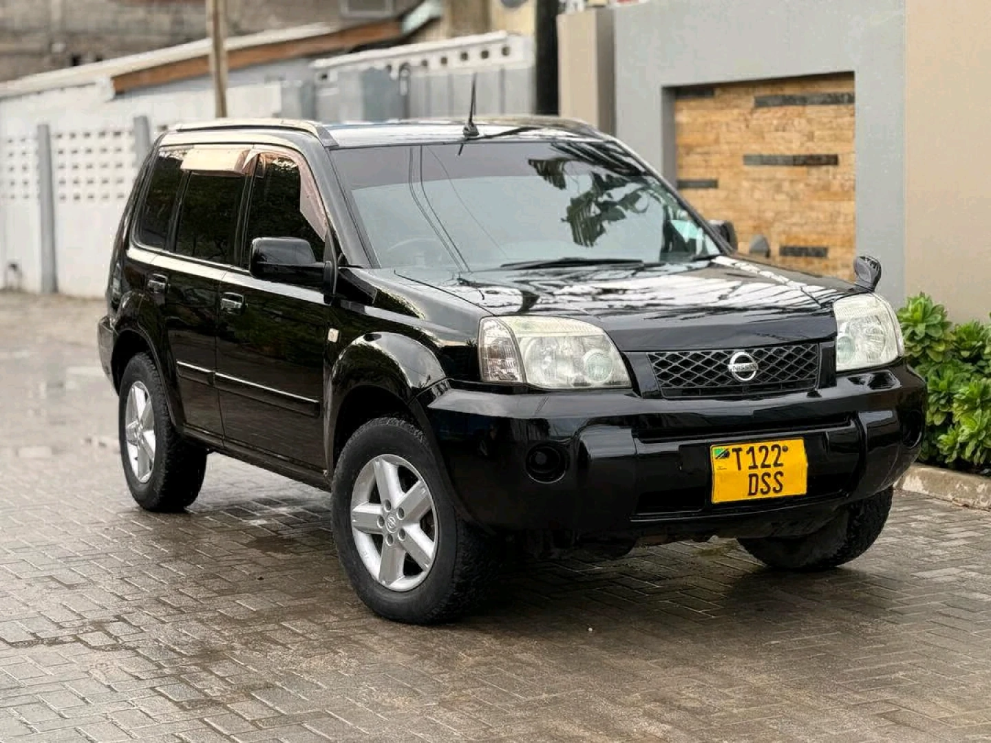 Nissan X-Trail SUV Nyeusi 1990cc thumbnail 5