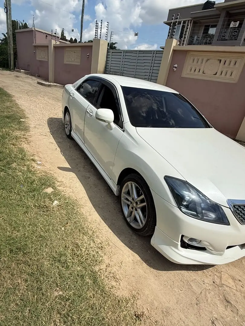 Toyota Crown Athlete (ENG) thumbnail 2