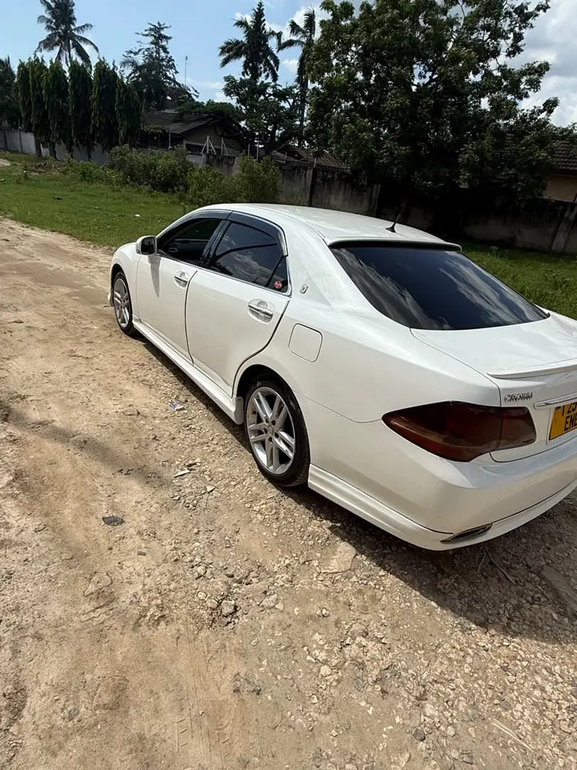 Toyota Crown Athlete (ENG) thumbnail 4