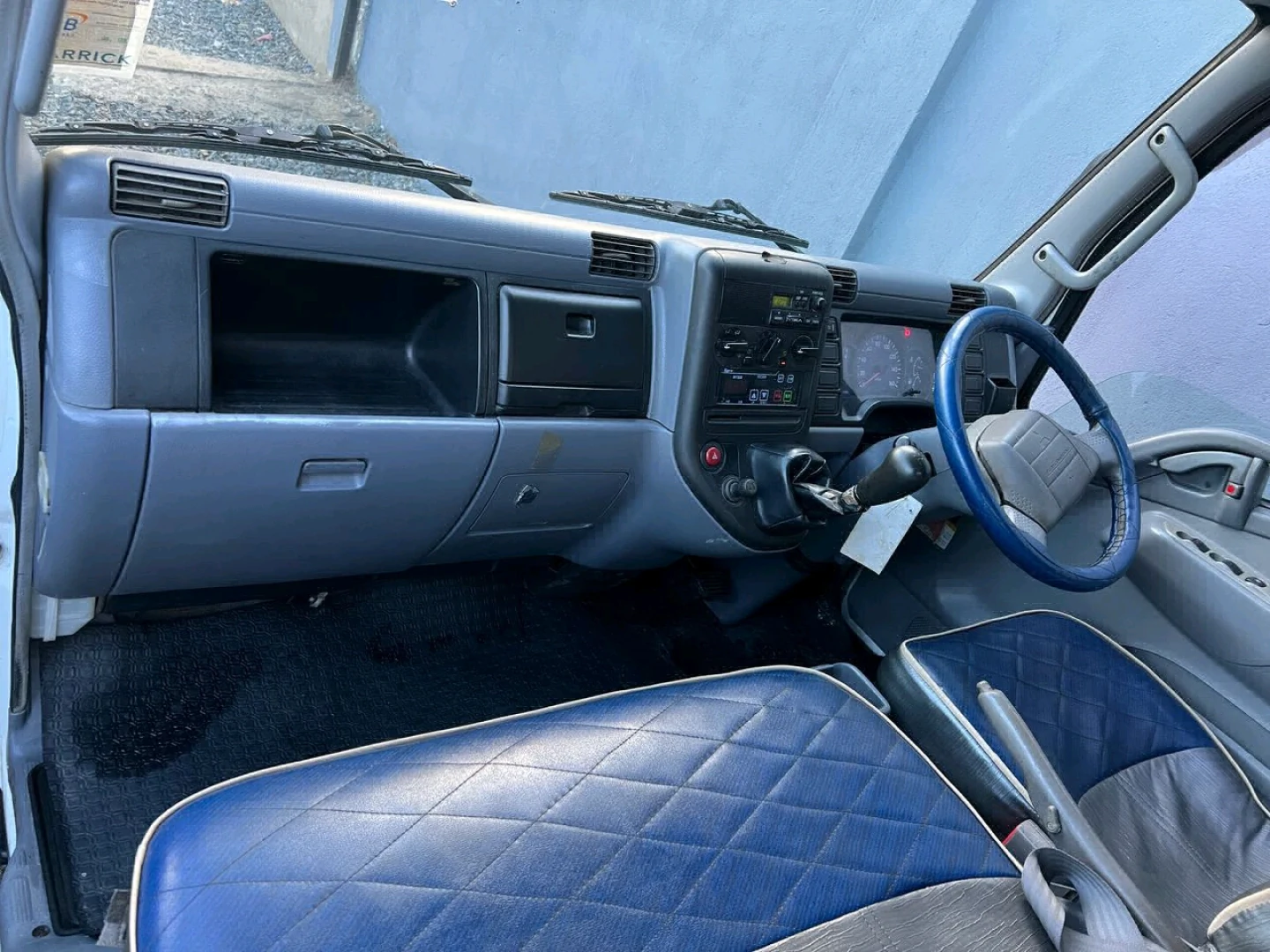 Mitsubishi Canter Guts 2005 Deep Freezer Truck thumbnail 5