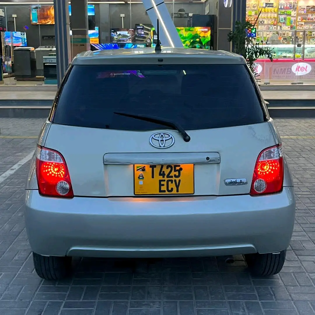 Silver 2006 Toyota Ist for Sale thumbnail 5