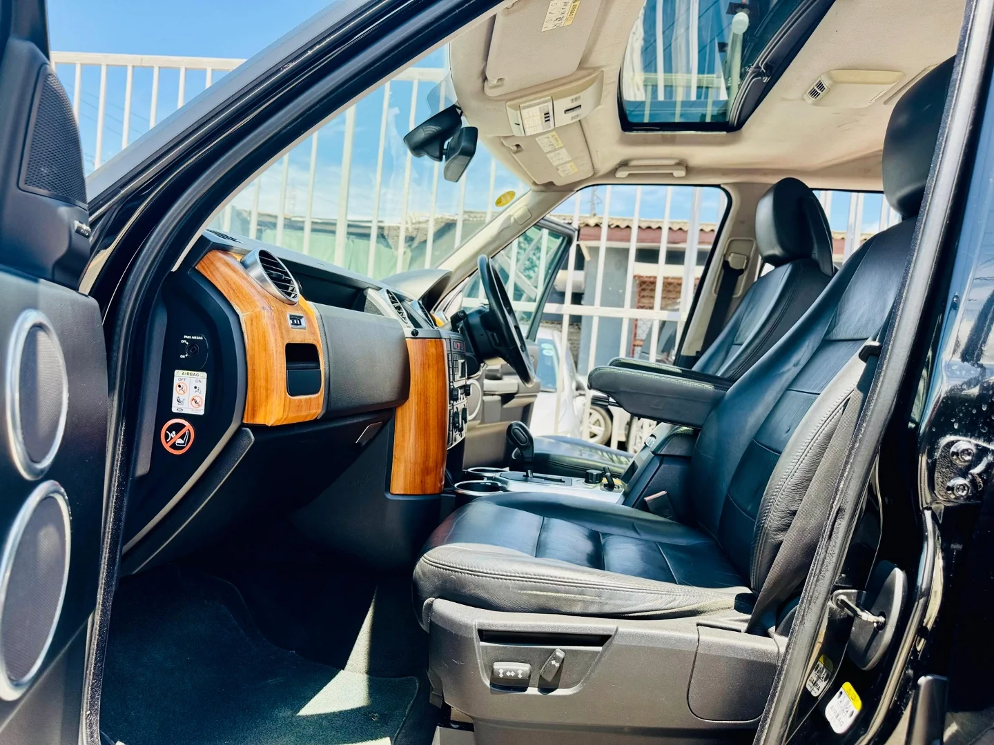Land Rover Discovery 3 2008 Black SUV (Exchange Allowed) thumbnail 2