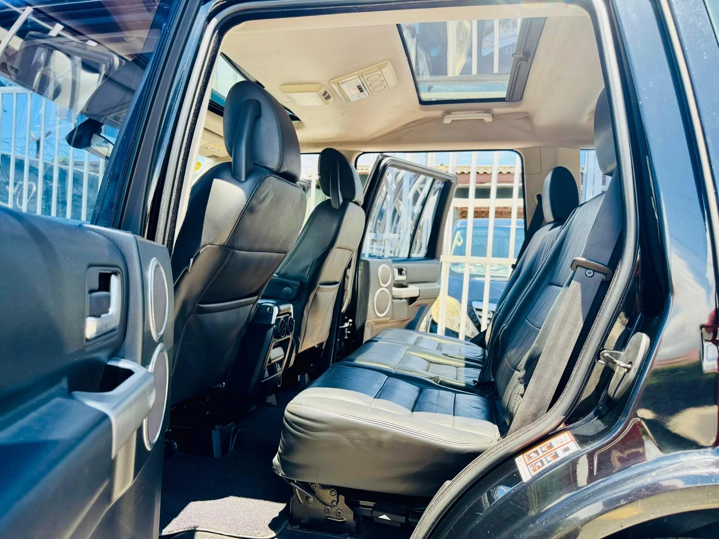 Land Rover Discovery 3 2008 Black SUV (Exchange Allowed) thumbnail 4