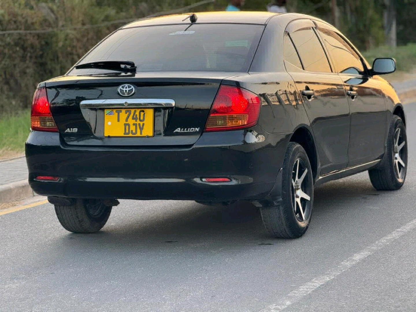 Black Toyota Allion DJY 2004 Automatic thumbnail 4