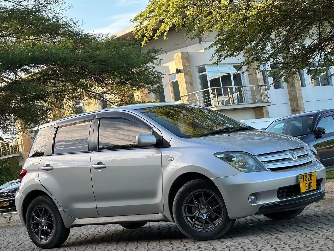 Toyota ist 2004 thumbnail 7