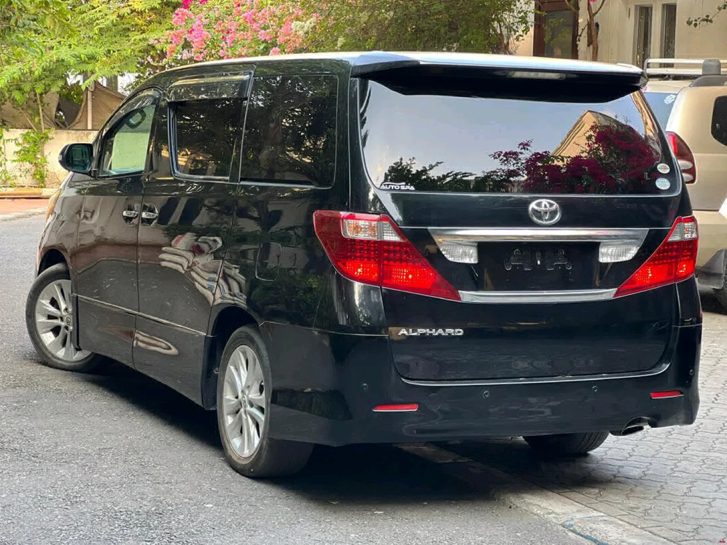 Toyota Alphard Minivan 2009 Model thumbnail 3