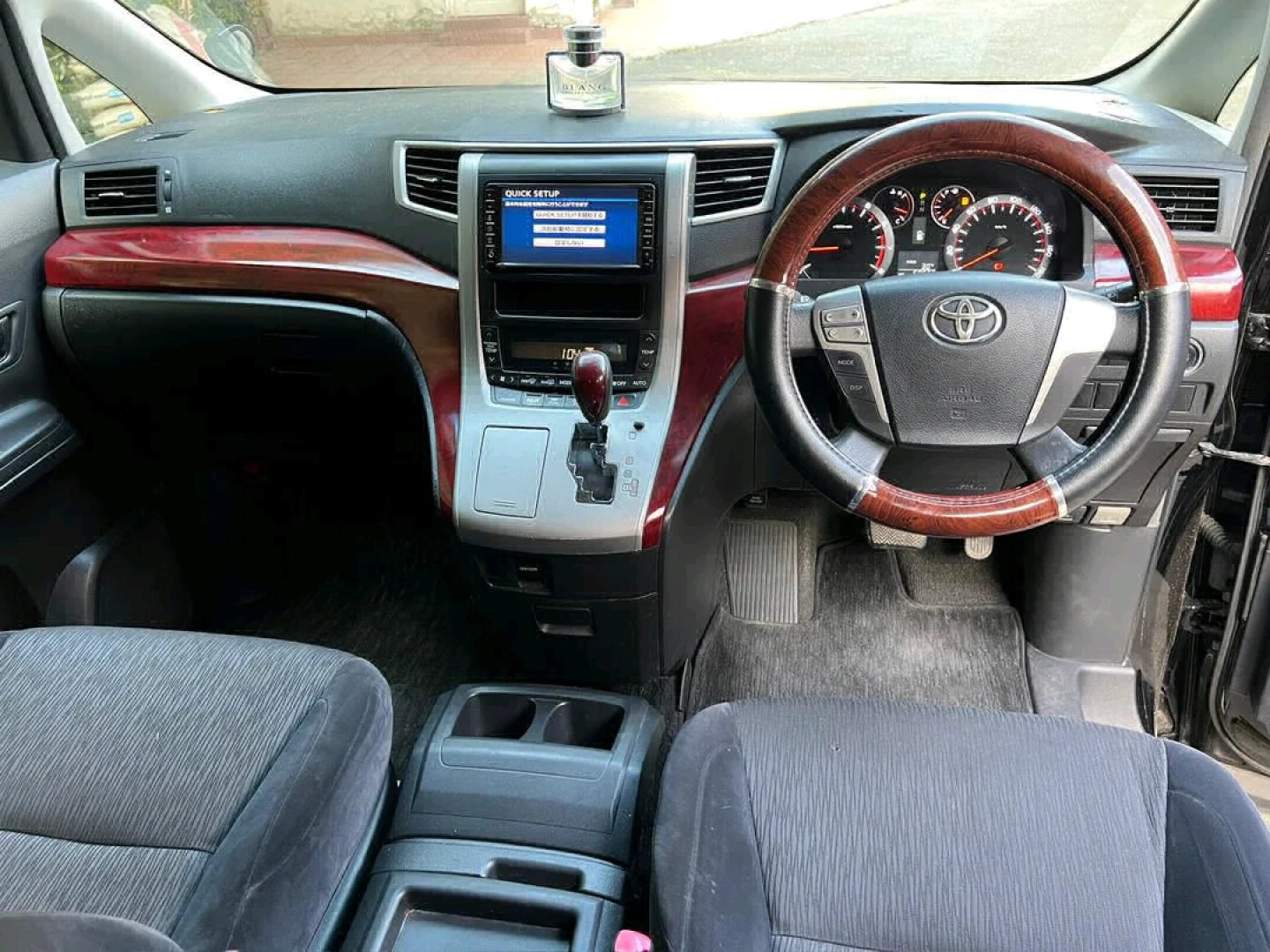 Toyota Alphard Minivan 2009 Model thumbnail 5