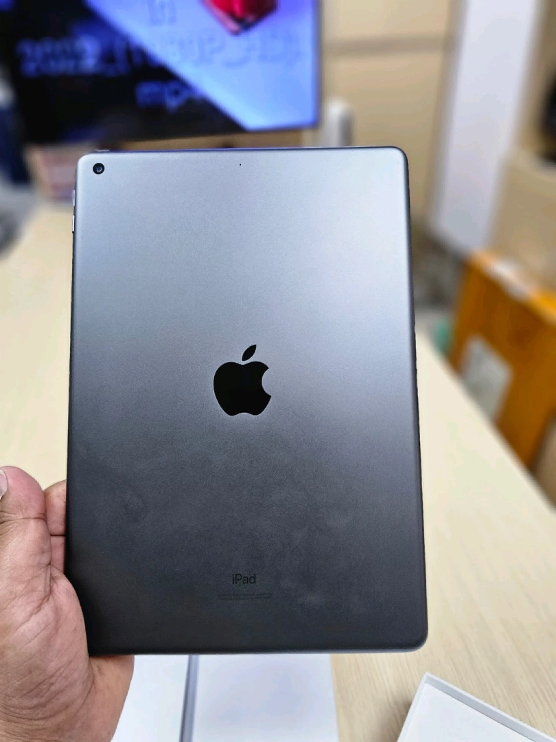 Apple iPad 9th Gen 64GB WiFi Tablet thumbnail 2